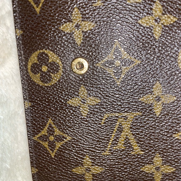 Monogram canvas Louis Vuitton wallet - Picture 12 of 16